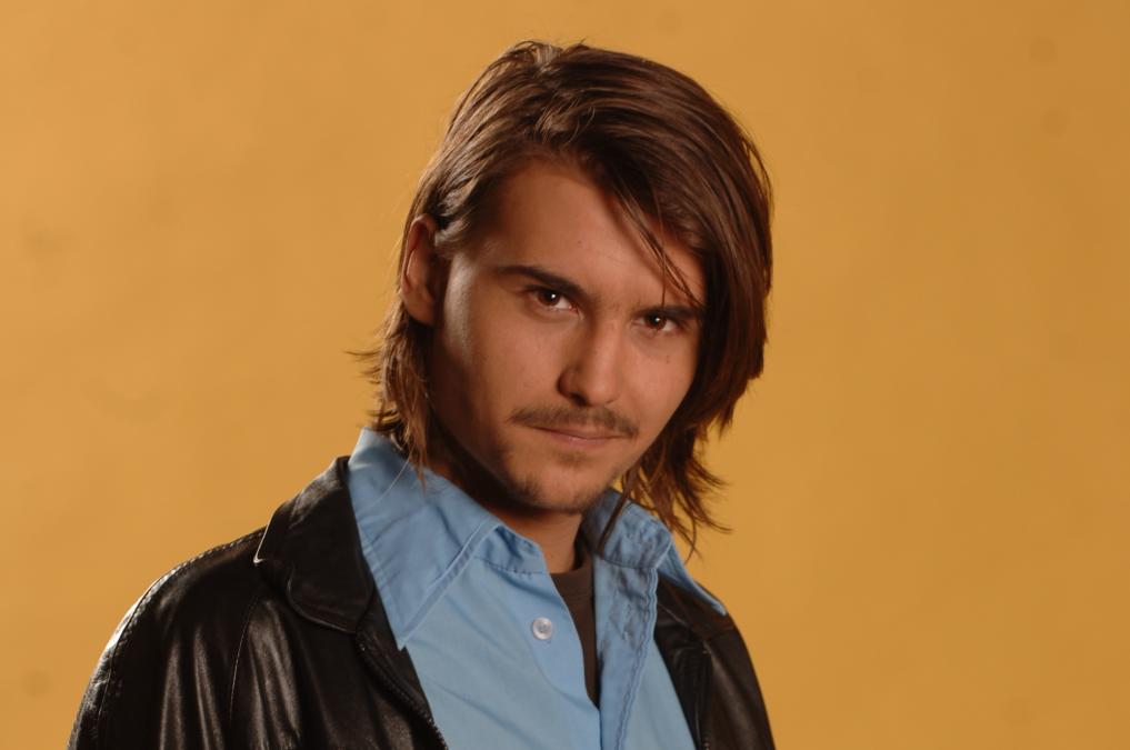 Antony Arandia in Sara