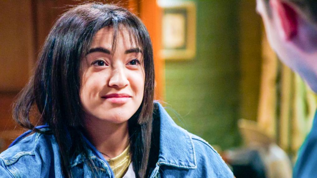 Cyra Gwynth in aflevering 7210 van Familie