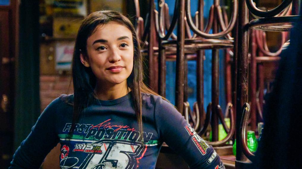 Cyra Gwynth in aflevering 7219 van Familie