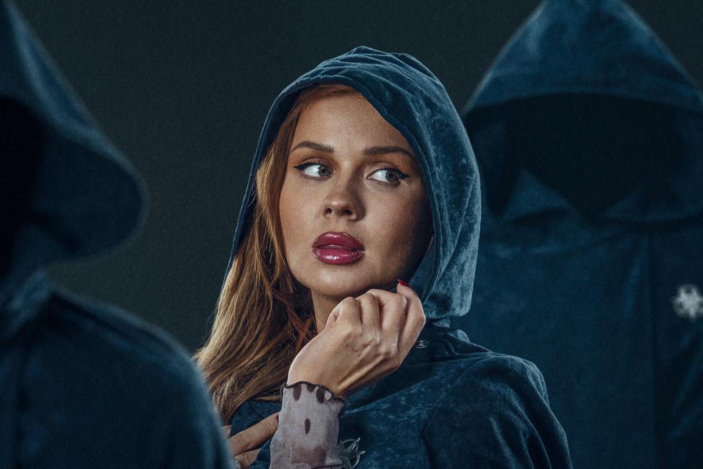 Anastasya Chernook in De Verraders