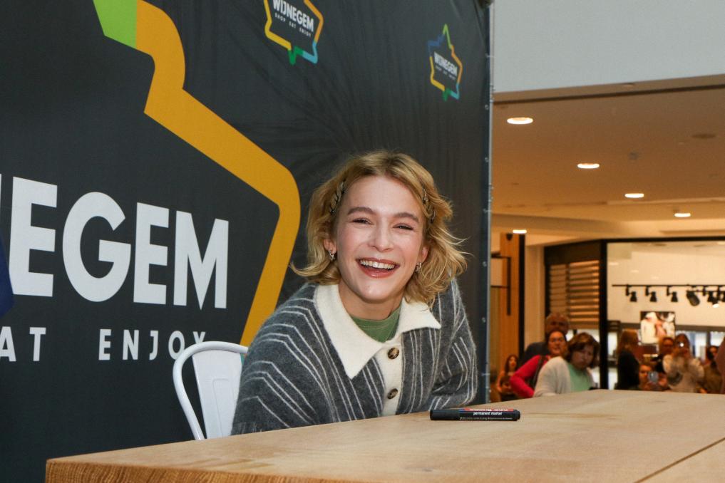 Pommelien Thijs signeert nieuw album 'GEDOE' in SC Wijnegem