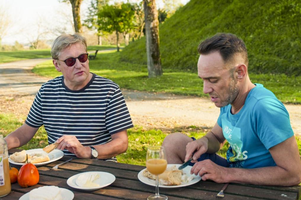 Kurt en Joeri in B&B Zoekt Lief