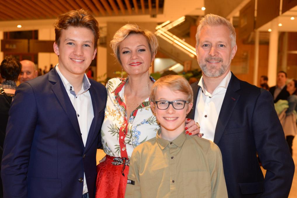 Barbara Dex met man Patrick en zonen Wout en Kobe