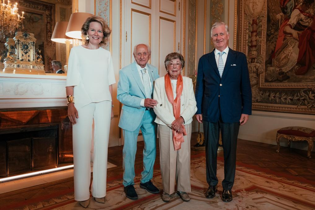 Annie en Ray bij de koning en koningin