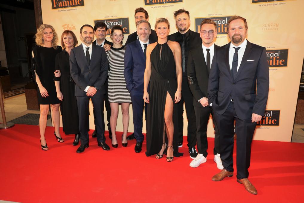 Cast Allemaal Familie met Nathalie Meskens, Bill Barberis, Tom Audenaert, Steve Geerts, Wouter Hendrickx, Inge Paulussen, Bob De Moor, Michaël Pas en Els Olaerts