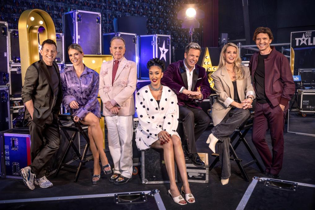 Dan Karaty, Soundos El Ahmadi, Karen Damen, James Cooke, Marc-Marie Huijbregts, Chantal Janzen, Koen Wauters