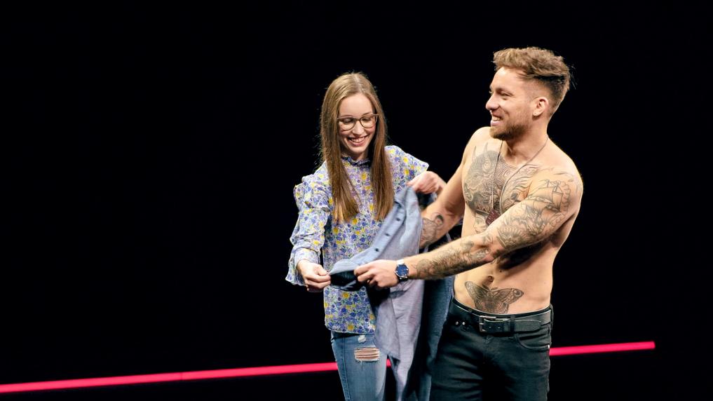 Singles kleden elkaar uit in 'Uit De Kleren'